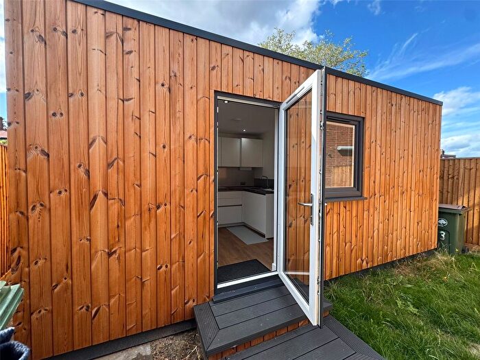 Studio To Rent In St. Thomas Row, Calthorpe Gardens, Sutton, SM1