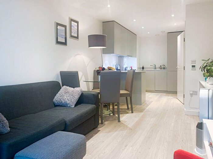 1 Bedroom Flat To Rent In Pinnacle Apartments, East Croydon, Croydon, CR0