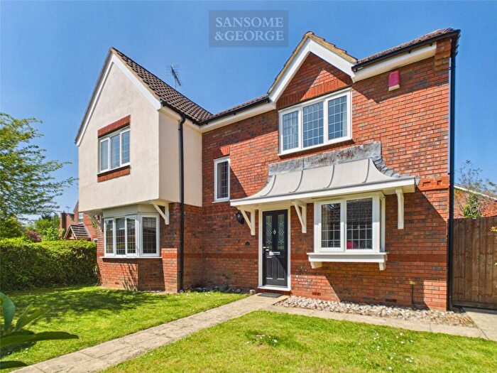 4 Bedroom Detached House For Sale In Farriers Close, Bramley, RG26