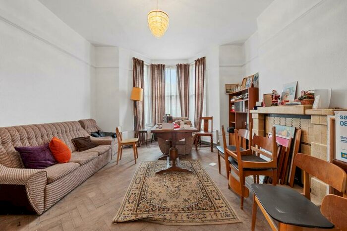 5 Bedroom End Of Terrace House For Sale In St. Andrew's Grove, London, N16