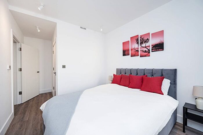 2 Bedroom Flat For Sale In Michigan Avenue, Manor Park, E12