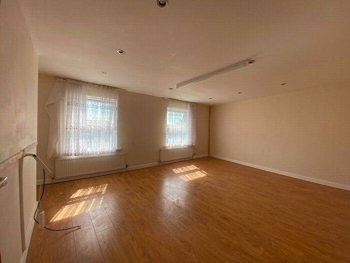 3 Bedroom Flat To Rent In Hertford Road, Enfield, EN3