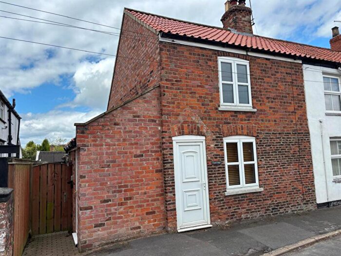 2 Bedroom Cottage For Sale In Lynton Cottages, Withernwick, HU11