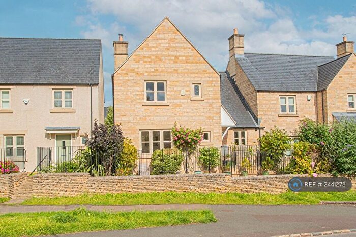 3 Bedroom Semi-Detached House To Rent In Cornwall Close, Tetbury, GL8