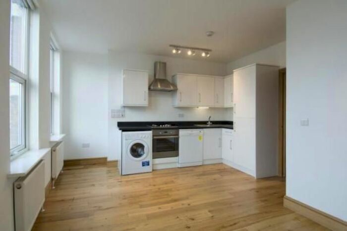 1 Bedroom Flat To Rent In High Road, London, N2