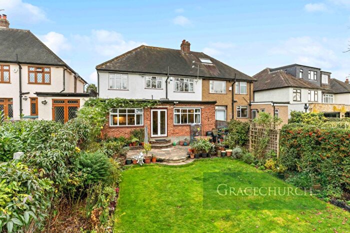 4 Bedroom Semi Detached House For Sale In Dale View Crescent, Chingford, E4