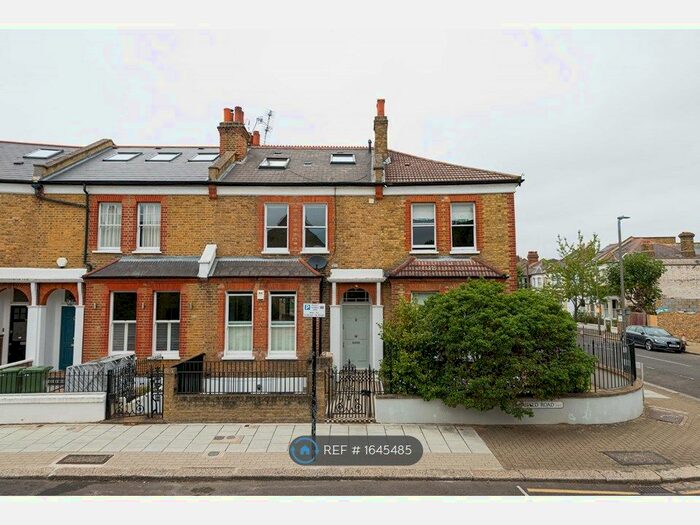 2 Bedroom Flat To Rent In Sarsfeld Road, London, SW12
