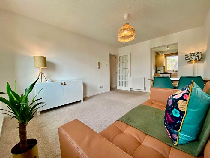 2 Bedroom Flat To Rent In Boat Green, Canonmills, Edinburgh, EH3