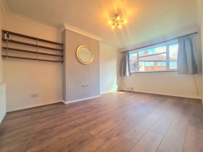 2 Bedroom Maisonette To Rent In Karen Court, Bromley North, BR1