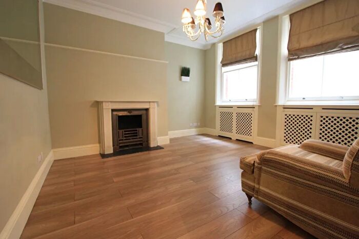 2 Bedroom Flat To Rent In Oakfield Close, New Malden, KT3