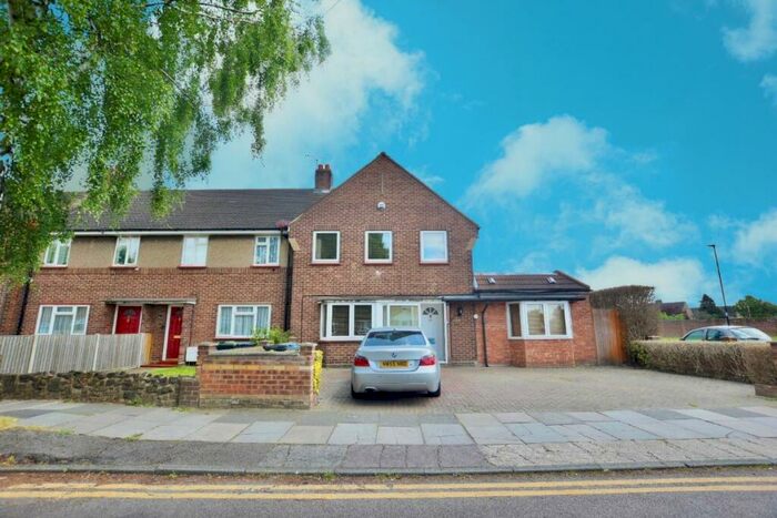 5 Bedroom Semi-Detached House To Rent In Mottingham Road, N9