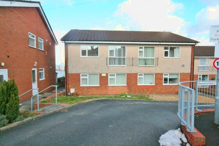 2 Bedroom Apartment To Rent In Northcliffe Drive, Penarth, CF64