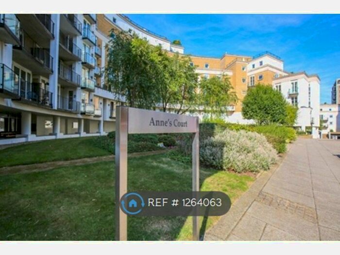 3 Bedroom Flat To Rent In Anne's Court, London, NW1