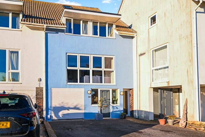 4 Bedroom Terraced House For Sale In River Close, Shoreham, West Sussex, BN43