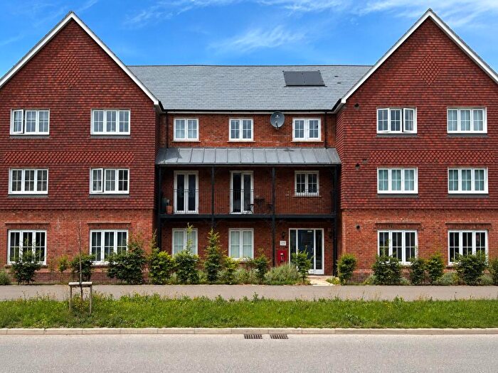 2 Bedroom Apartment For Sale In Franklin Gardens, Didcot, Oxfordshire, OX11
