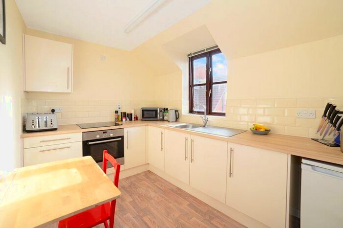 2 Bedroom Flat To Rent In Kirtleton Avenue, Weymouth, DT4