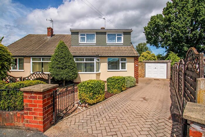 3 Bedroom Semi-Detached Bungalow For Sale In Briar Grove, Wakefield, WF1