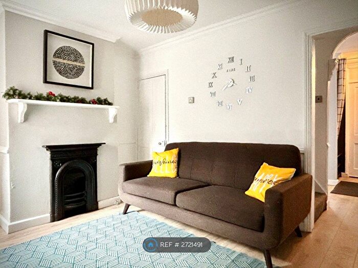 3 Bedroom End Terrace House To Rent In Hawk Cottage, Reading, RG1