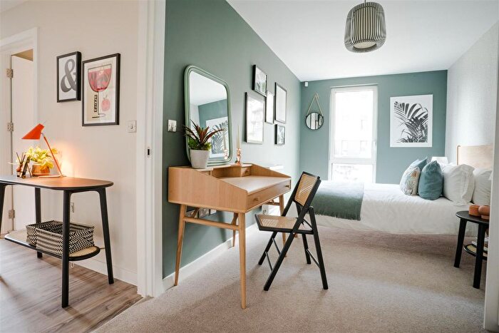 2 Bedroom Flat To Rent In The Railings, Middlewood Locks, M5