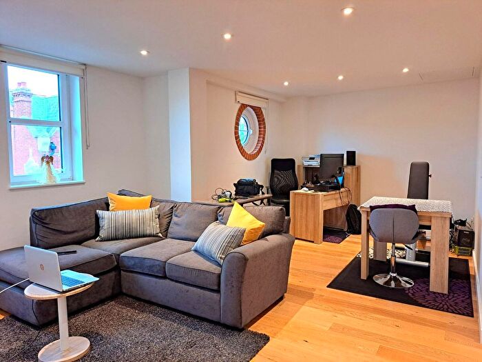 2 Bedroom Flat To Rent In The Courtyard, High Street, Staines-Upon-Thames, Middlesex, TW18
