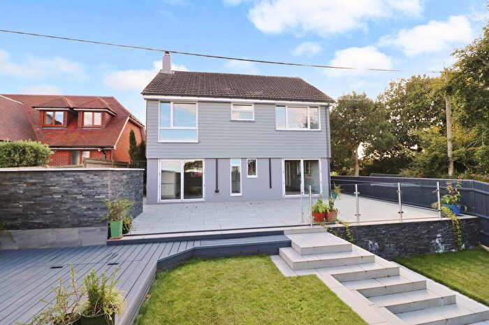 4 Bedroom Detached House For Sale In Pylands Lane, Bursledon, SO31