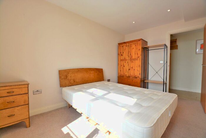 2 Bedroom Flat To Rent In Western Road, BN1