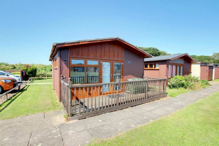 2 Bedroom Chalet For Sale In Links Avenue, Mablethorpe, LN12