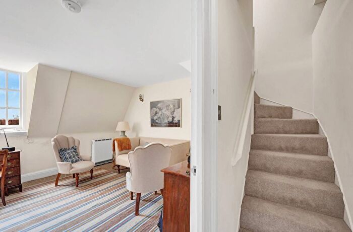 1 Bedroom Flat For Sale In Clapham Road, Oval, London, SW9