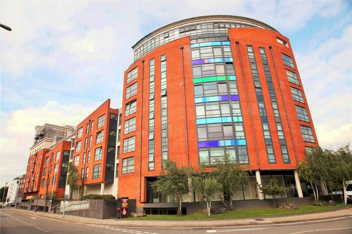 2 Bedroom Flat To Rent In Kennet Street, Reading, Berkshire, RG1