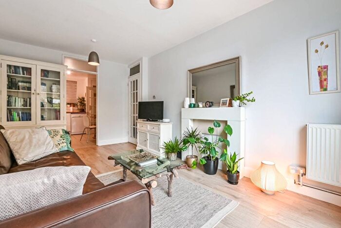1 Bedroom Flat For Sale In St Peters Way, De Beauvoir Town, London, N1