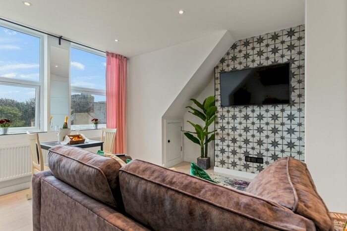 1 Bedroom Flat To Rent In Sandgate Road, Folkestone, CT20