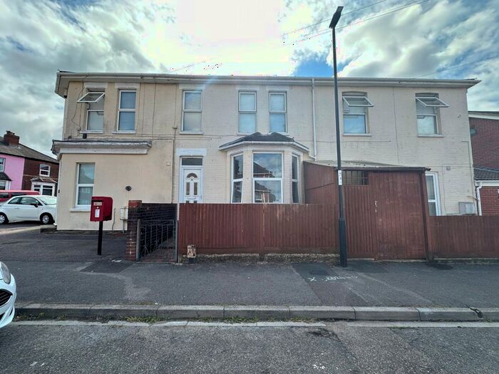 1 Bedroom Flat To Rent In Macnaghten Road Silver Sub, Bitterne Park, Southampton, Hampshire, SO18