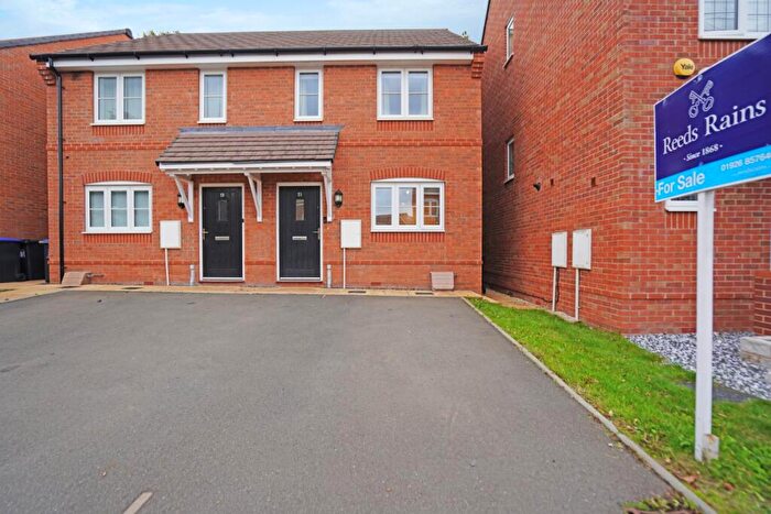 2 Bedroom Semi Detached House For Sale In Harris Way, Kenilworth, Warwickshire, CV8