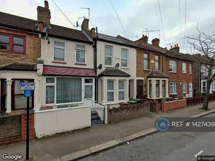 1 Bedroom Flat To Rent In Thorpe Road, London, E17