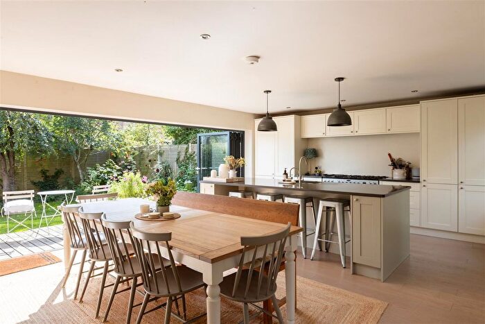 3 Bedroom Detached House For Sale In Whitepost Hill, Redhill, RH1
