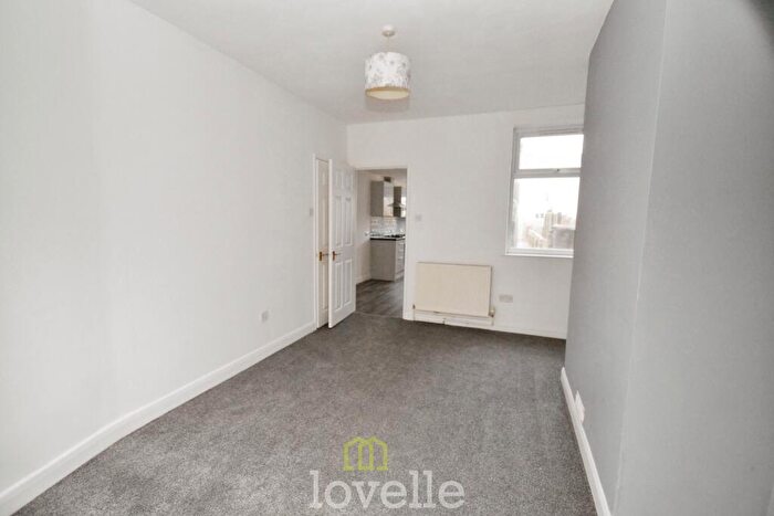 3 Bedroom Terraced House For Sale In Poplar Road, Cleethorpes, DN35