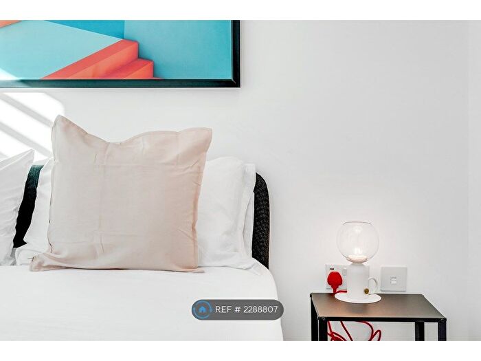 1 Bedroom Flat To Rent In Cendal Crescent, London, E1