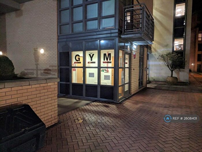 2 Bedroom Flat To Rent In Cromwell Court, Leeds, LS10