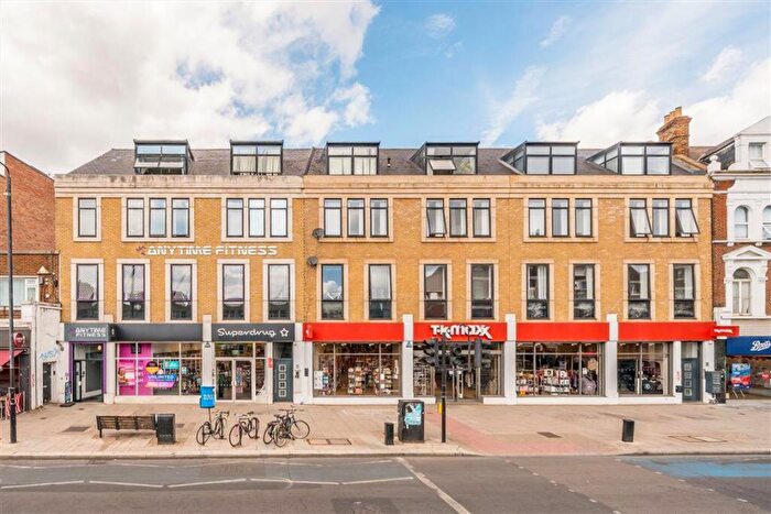2 Bedroom Flat To Rent In Balham High Road, Balham, SW12