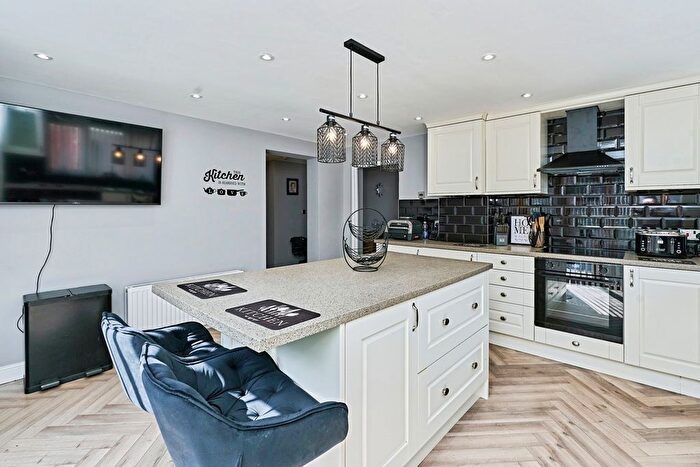 4 Bedroom Bungalow For Sale In Adams Road, Walsall, West Midlands, WS8