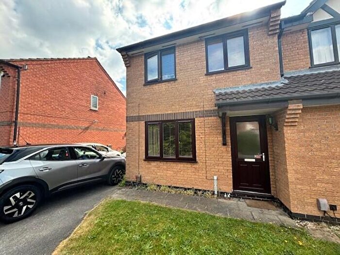 3 Bedroom Semi-Detached House To Rent In Plaza Gardens, Basford, NG6