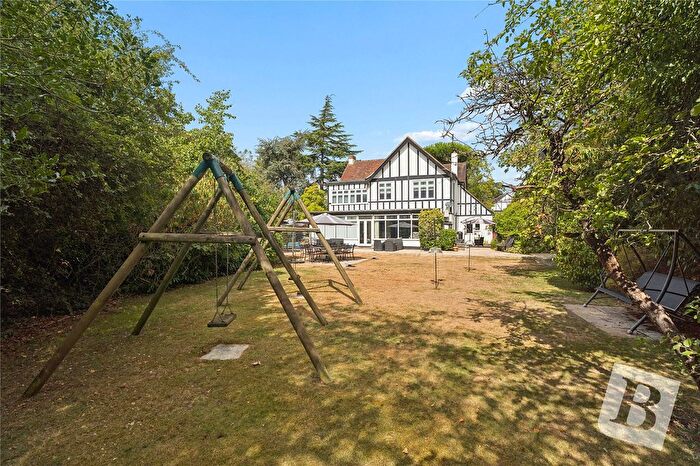 4 Bedroom Detached House For Sale In Main Road, Gidea Park, RM2