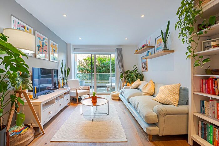 2 Bedroom Flat To Rent In Cavendish Road, London, SW12