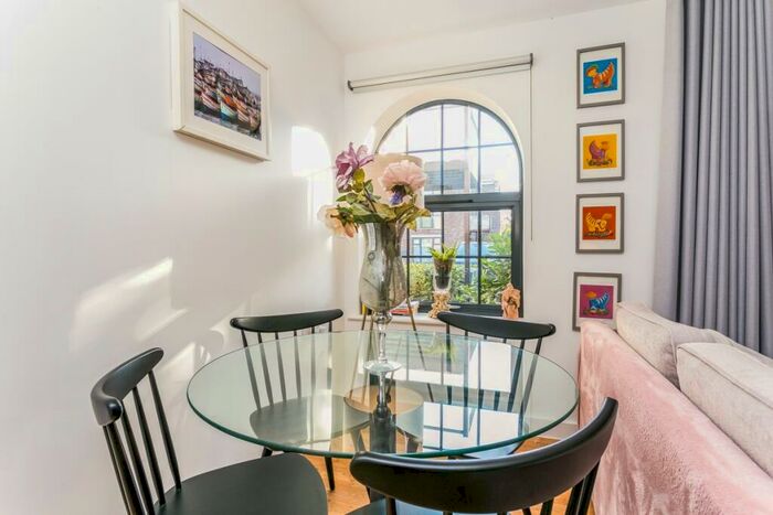2 Bedroom Apartment To Rent In Station Approach Marlow, SL7