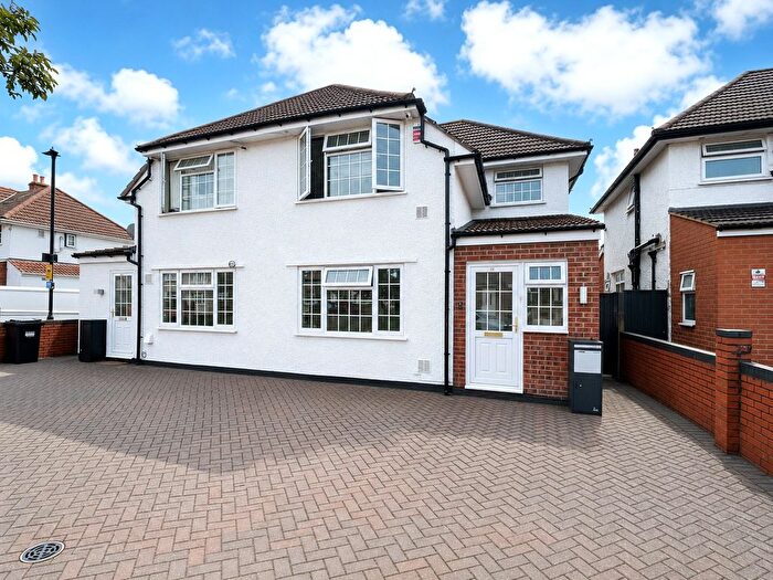 3 Bedroom Semi Detached House For Sale In Summer House Avenue, Hounslow, Greater London, TW5