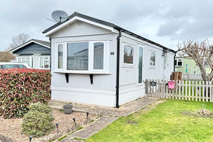 2 Bedroom Park Home For Sale In Hamble Park, Warsash, SO31