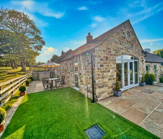 2 Bedroom House For Sale In Dean Lane, Horsforth, Leeds, West Yorkshire, LS18