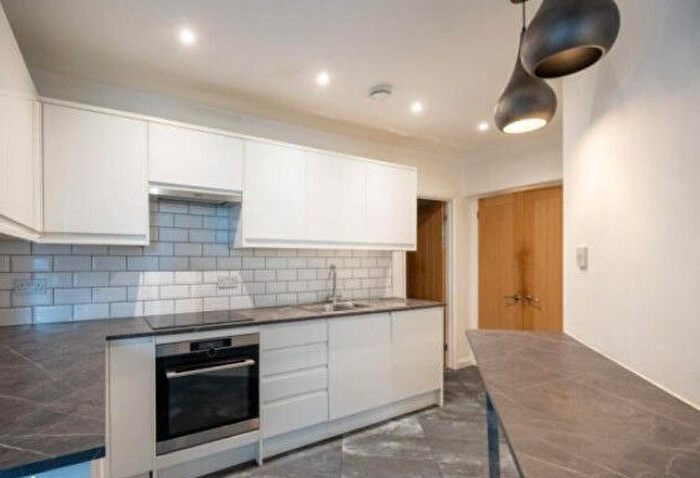 2 Bedroom Flat To Rent In Weyside Road, Guildford, GU1