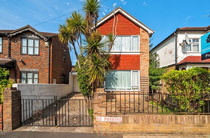 3 Bedroom Detached House For Sale In Beecholme Avenue, Mitcham, CR4