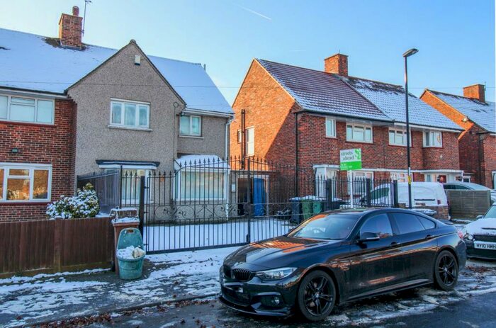 4 Bedroom Semi-Detached House To Rent In Delamare Crescent, Croydon, CR0